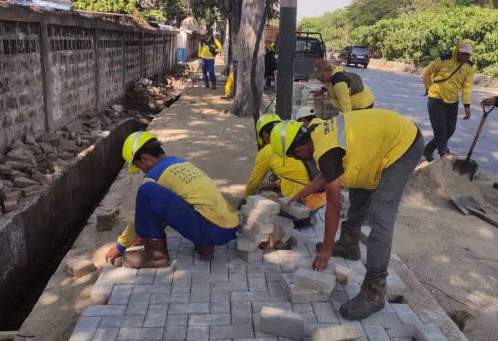 Akses Pedestrian Jadi Prioritas, Trotoar Jalan Bouraq-Lio Baru Kota Tangerang Diperbaiki