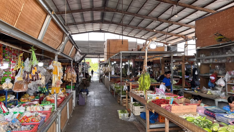 Kebersihan Pasar Bumdes Pagedangan Disorot, Pedagang dan Pengunjung Keluhkan Bau Got Menyengat