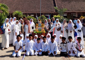 MKirab Gunungan Snack SDN Serut 1 Jember Semarak Peringatan Maulid Nabi