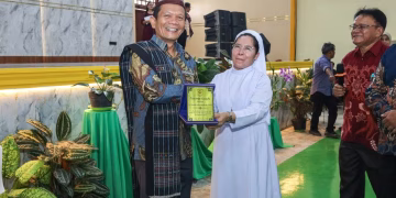 Wali Kota Wesly Tandatangani Prasasti Peresmian Aula SMP Bintang Timur Pematangsiantar