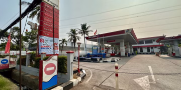 Pengiriman BBM Terlambat, SPBU di Jalan Aria Putra Tangerang Tutup dan Pengendara Kebingungan