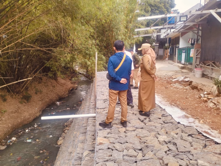 PUPR Depok Bantah Turap Kali Sugutamu Longsor, Warga Minta Pembangunan Dilanjutkan